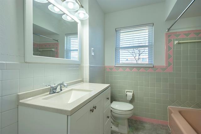Building Photo - 2657 San Medina Ave