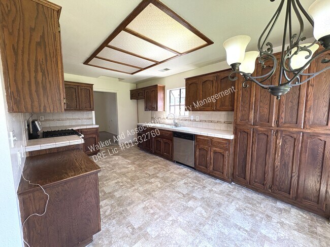Building Photo - 840 Blue Ridge Dr