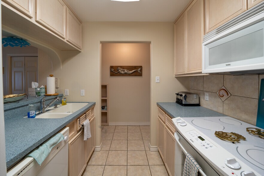 Building Photo - 13969 Ports O Call Dr