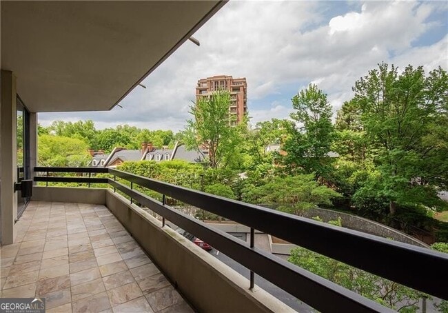 Building Photo - 2660 Peachtree Rd NW