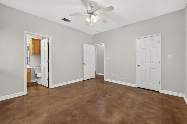 Building Photo - 1002 Castile Rd