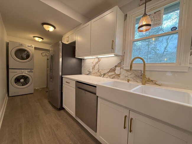 Building Photo - 2763 Catalina Ave