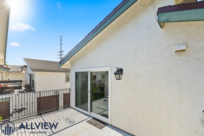 Building Photo - Highly upgraded 3 bed 2 bath condo availab...