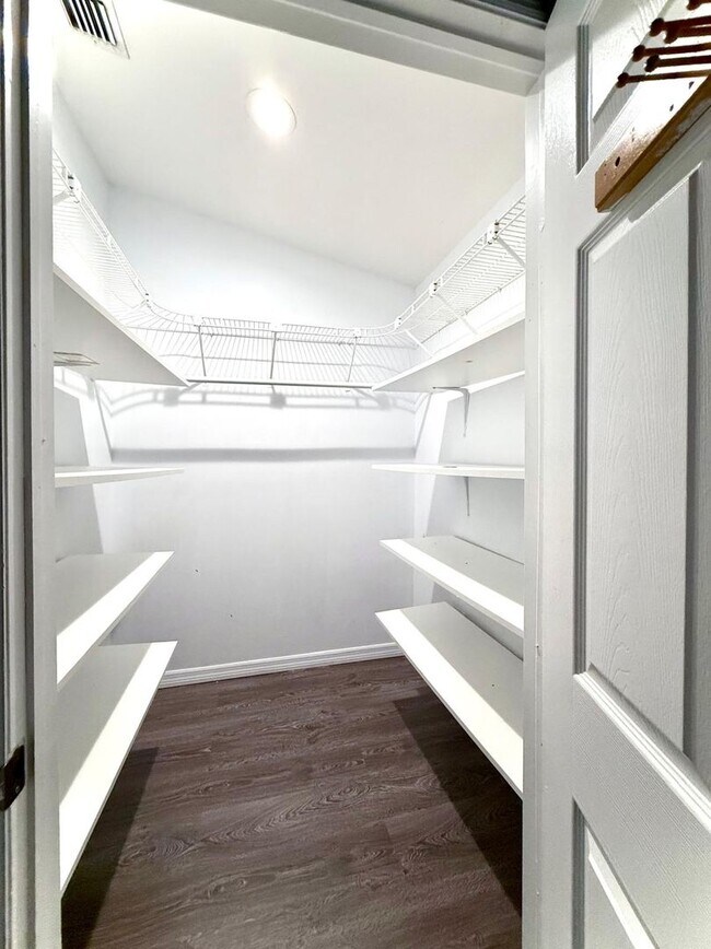 Building Photo - Beautiful house for rent