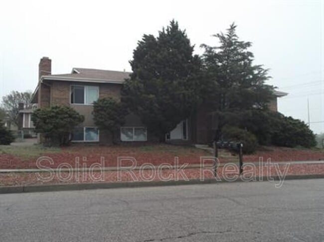 Building Photo - 335 Ruskin Dr