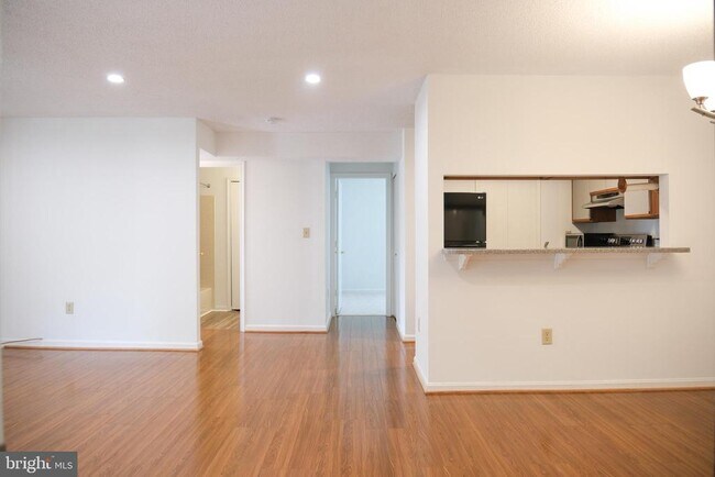 Building Photo - 6941 Mary Caroline Cir