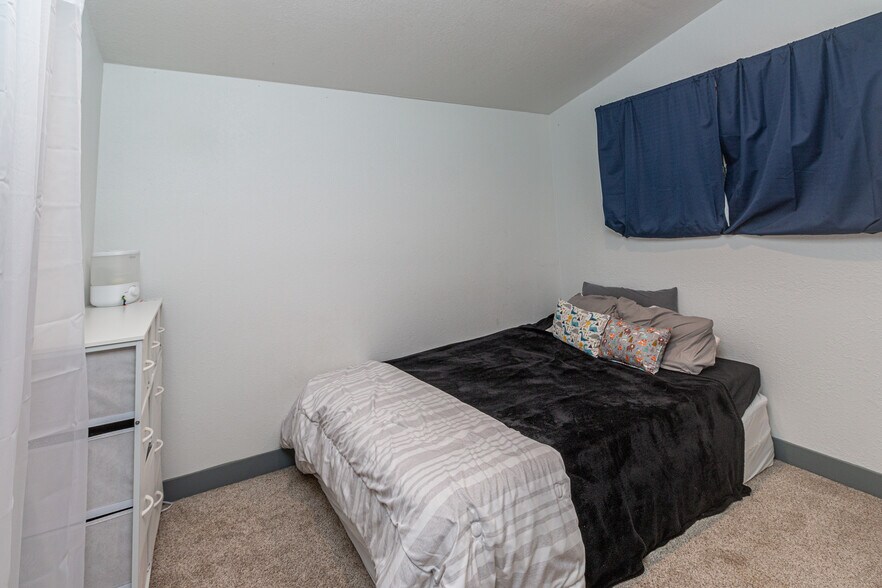 Bedroom 2 - 27222 Plumwood Ave