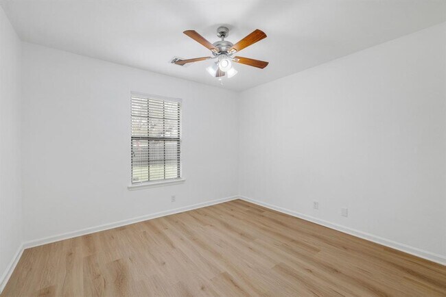 Building Photo - 805 Sabinas Ct