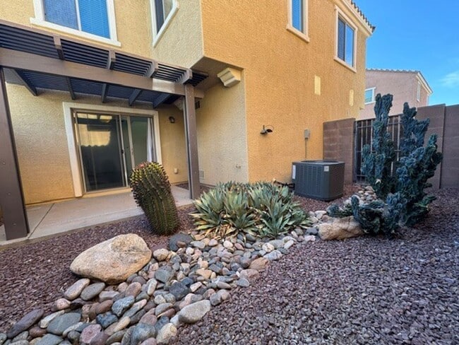 Building Photo - **STUNNING 3 BEDROOM/2.5 BATHROOM HOUSE IN LOCATED IN LYONS GATE (RAY & HIGLEY)**