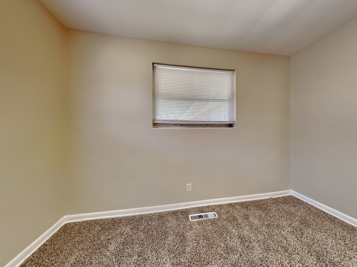 Building Photo - 1332 Arlingwood Ave
