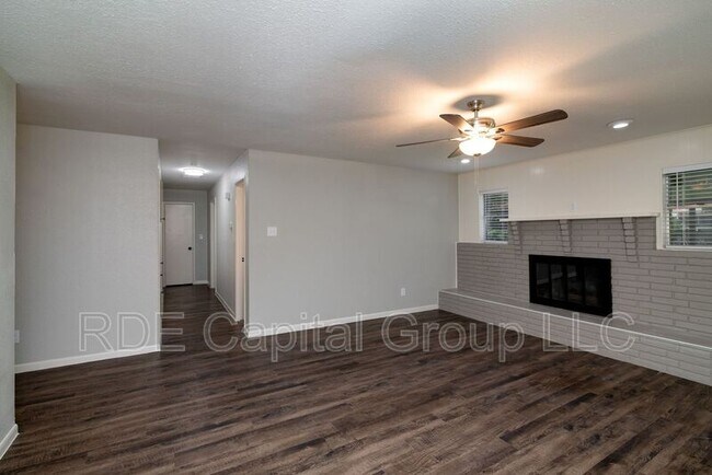 Building Photo - 4609 Biscayne Dr