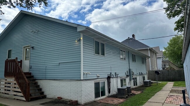 Building Photo - 315 N 1st St