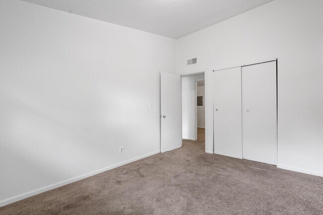 Building Photo - 3222 Athens Ave