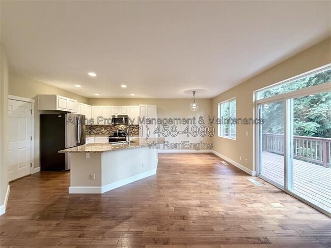 Building Photo - 5758 NE Damsel Dr