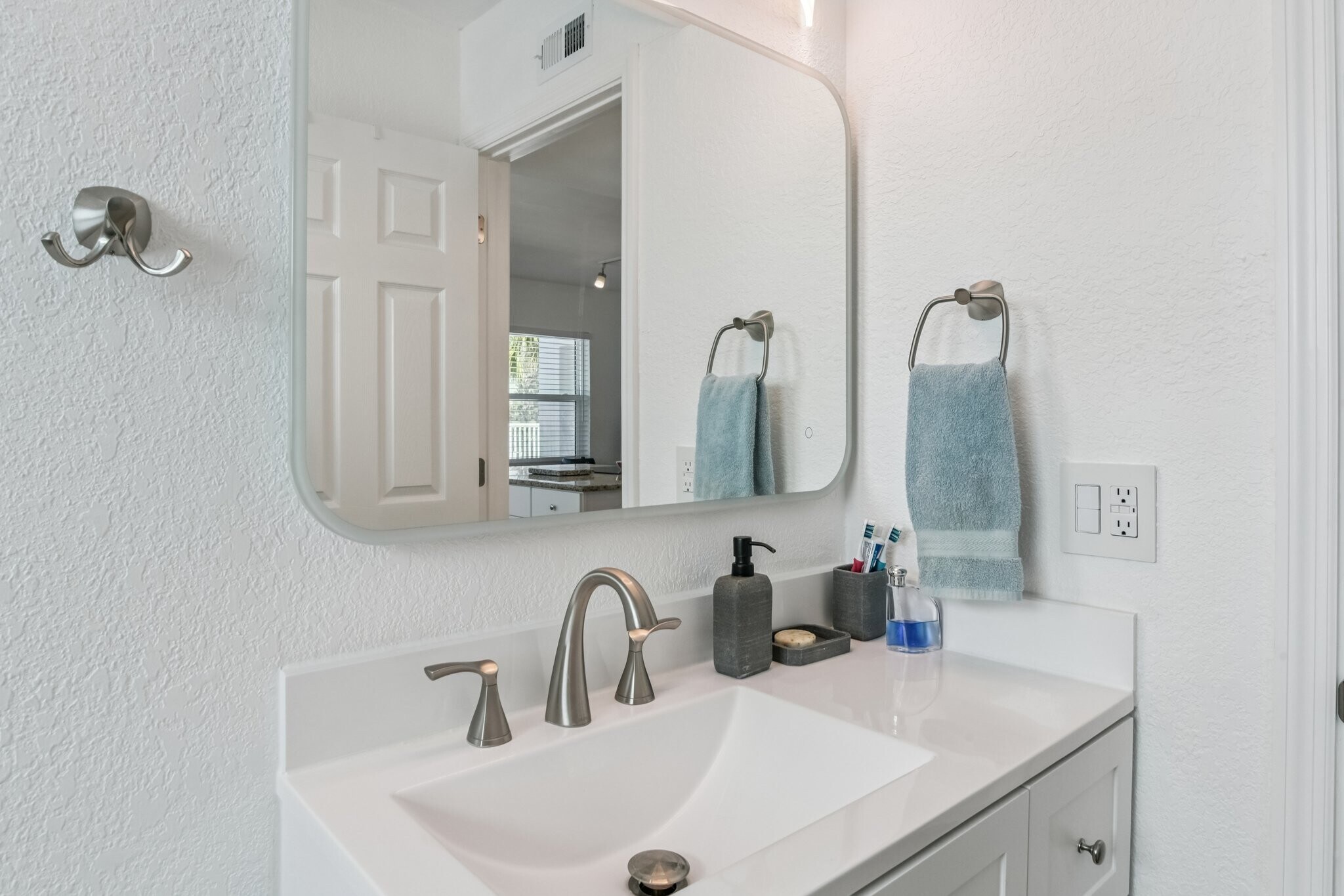 Building Photo - 2308 1st St