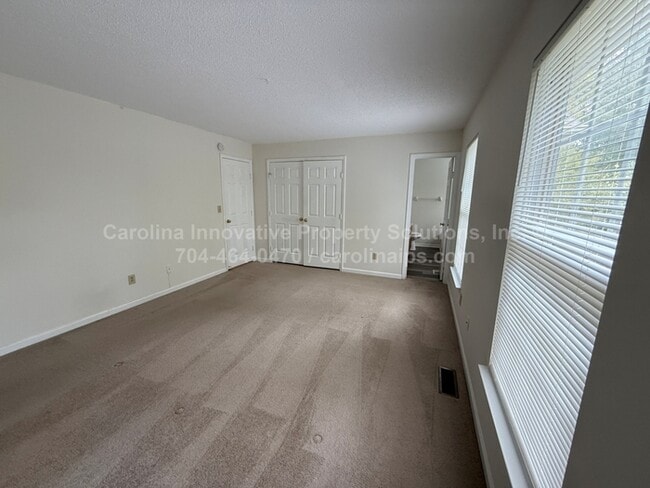 Building Photo - 10722 Roxbury Ct