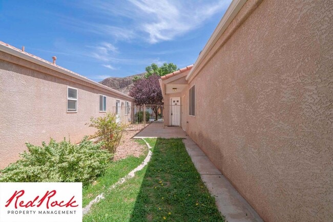 Building Photo - 3 Bed 2 Bath, 2 Car Garage with a Fully Fe...