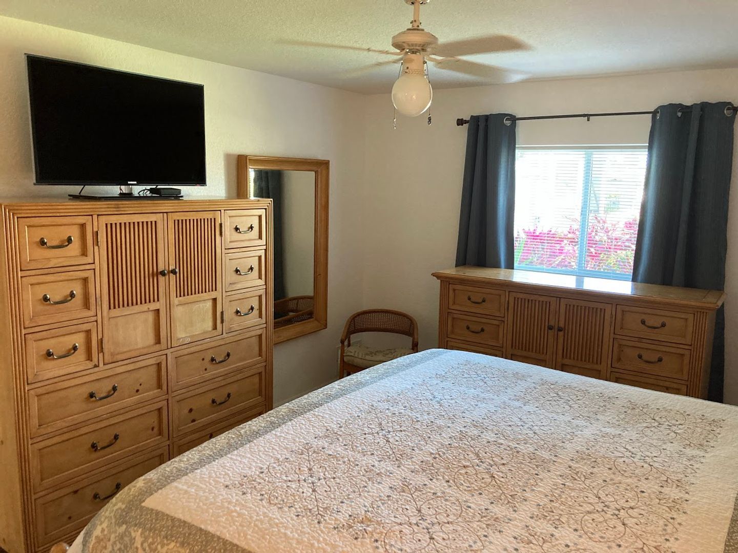 Building Photo - Short term FULLY FURNISHED vacation rental ,3/2 Pool Home on canal