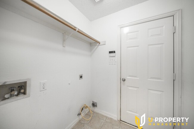 Building Photo - Stylish 3-Bedroom Home in Flower Mound