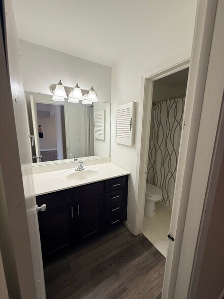 Building Photo - 3402 N Oakland Ave