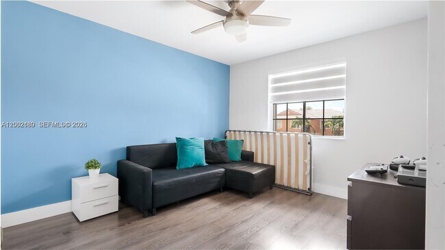 Building Photo - 321 SW 194th Ave