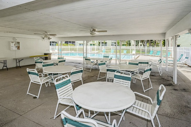 Building Photo - 240 Promenade Dr