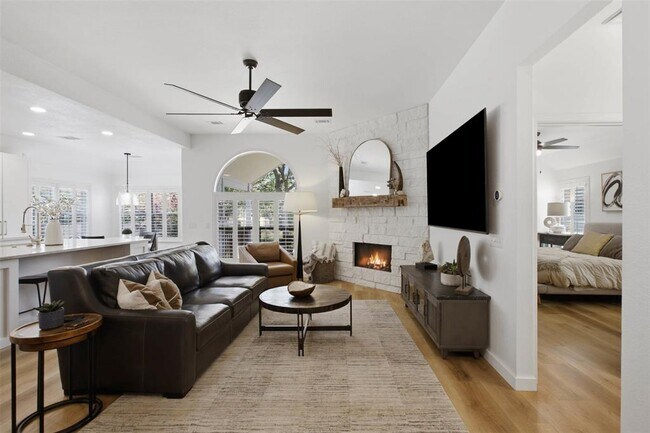 Building Photo - 1833 Paradise Ridge Dr