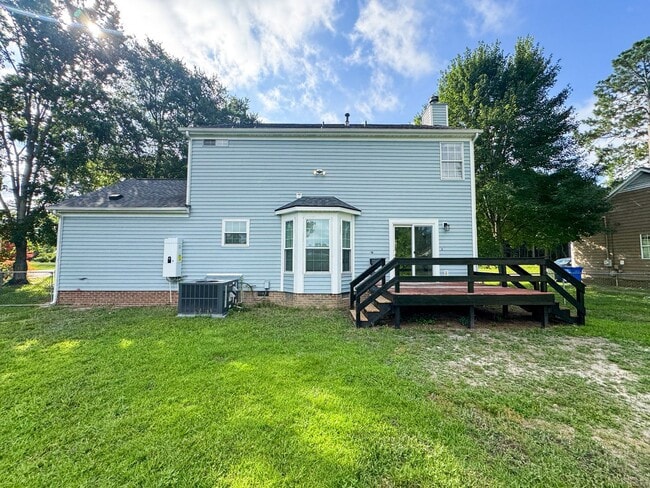 Building Photo - Conveniently Located 3 Bed 2.5 Bath Home i...