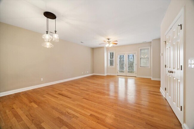 Building Photo - 1938 Tudor Court