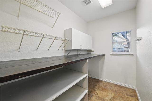 Building Photo - 916 Sugarberry Ln