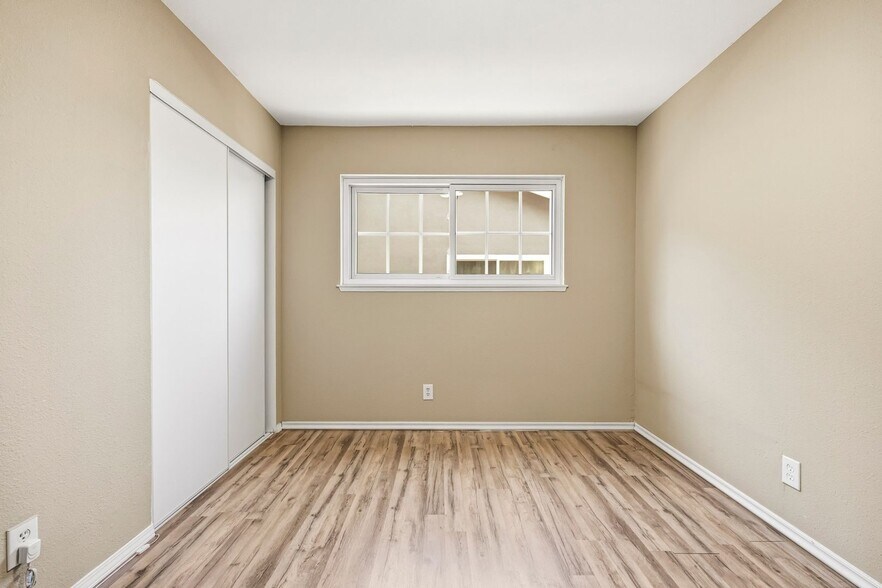 Building Photo - 2958 Rosette Ave