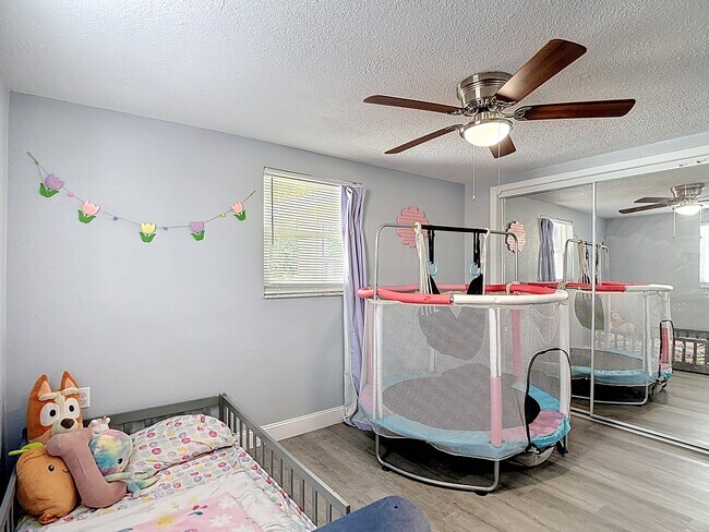 Building Photo - 5913 Appletree Rd