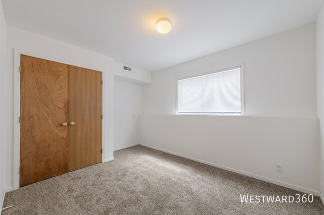 Building Photo - 915 Spiros Ct