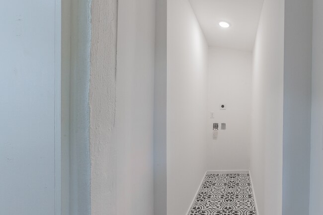 Building Photo - 3311 Tarlton Ave