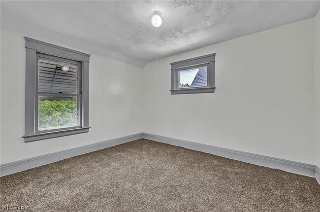 Building Photo - 3341 E 145th St