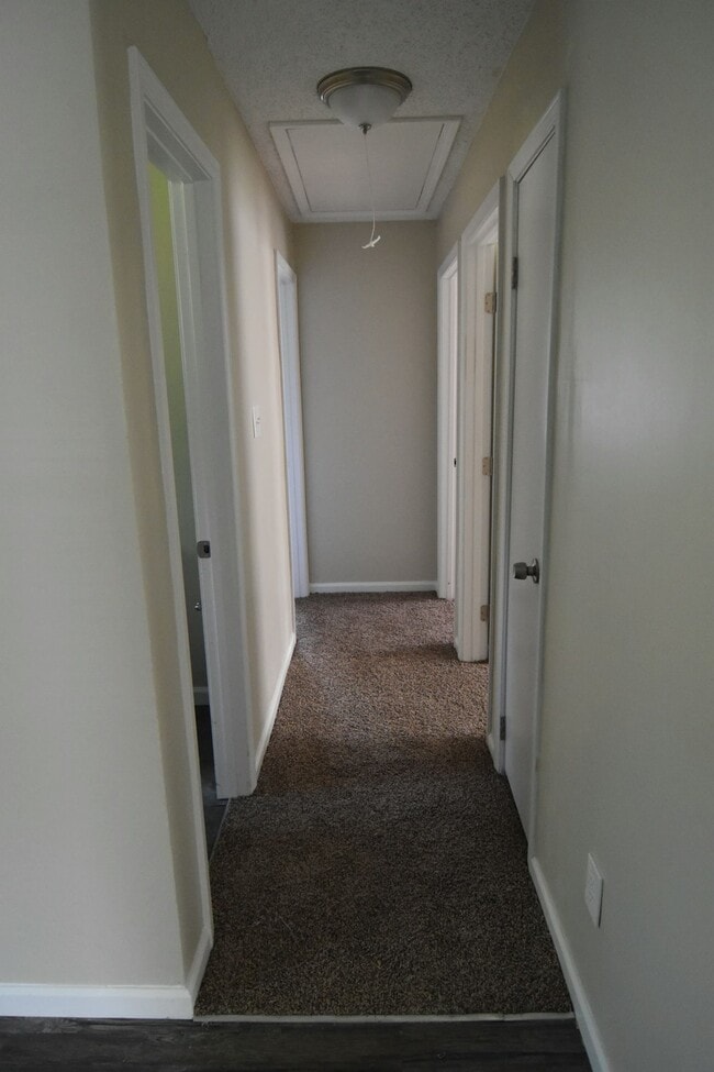 Building Photo - 4551 Sunny View Dr
