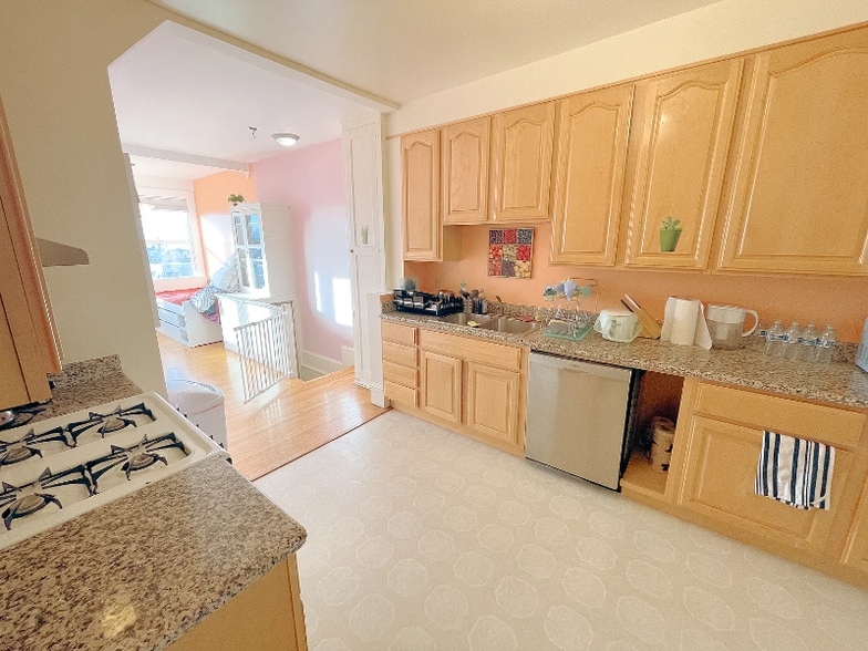 Building Photo - 1811 18th Ave