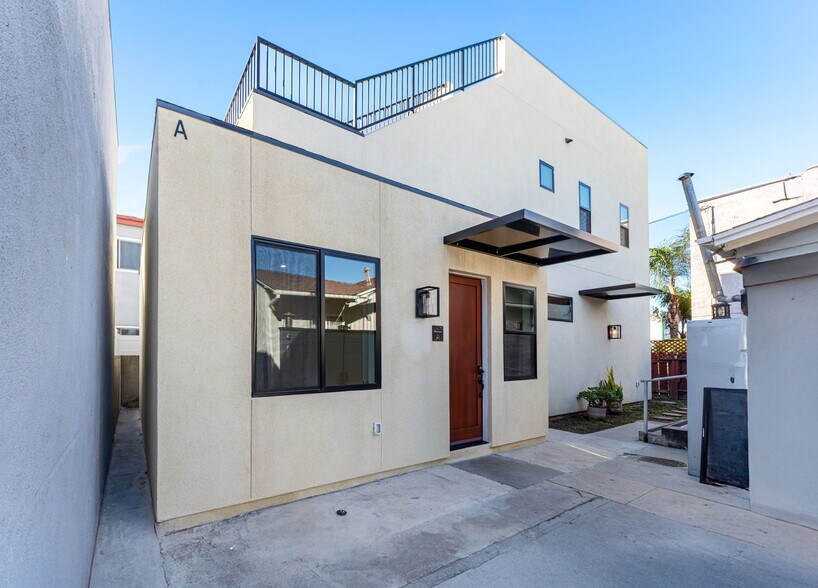 Building Photo - 2430 E 7th St