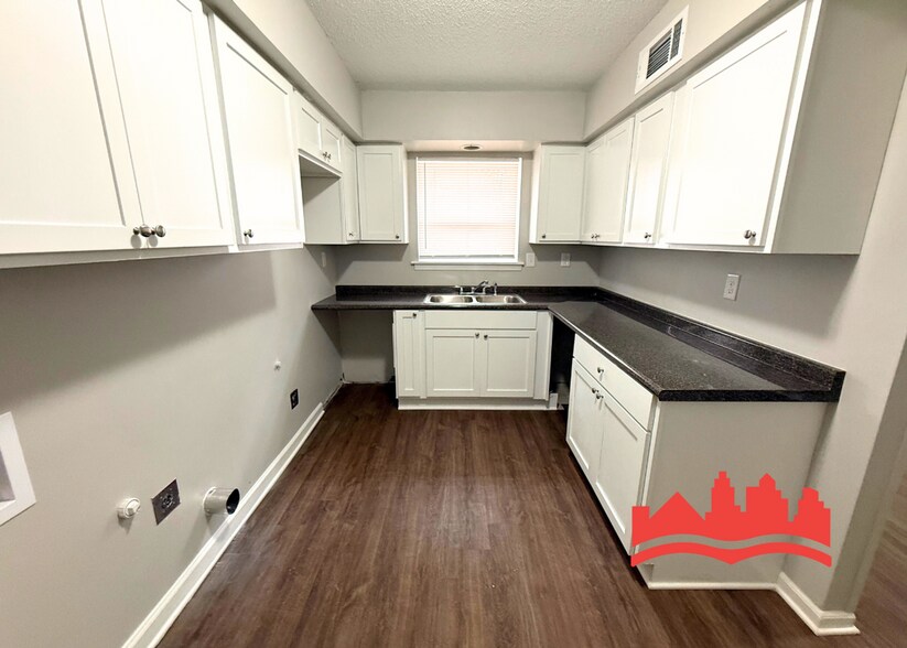 Building Photo - 4393 Cottonwood Rd