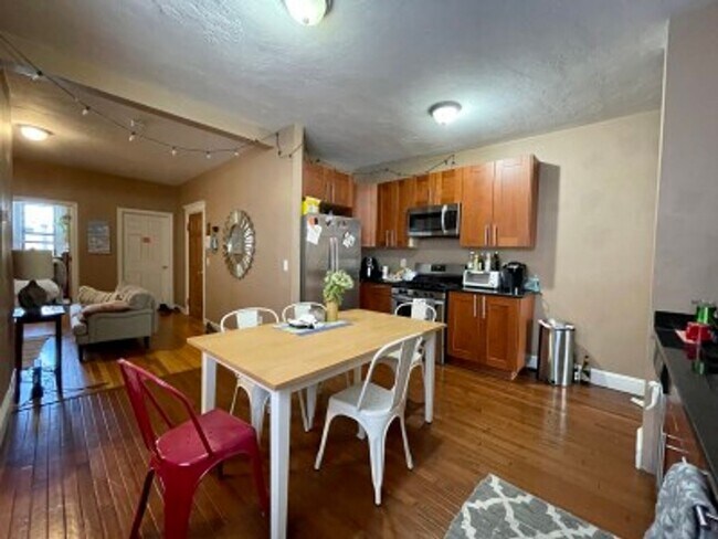 Building Photo - 5 Bed 2 Bath - Allston - 9/1