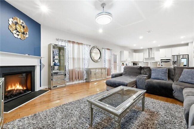 Building Photo - 45 Woodford Dr