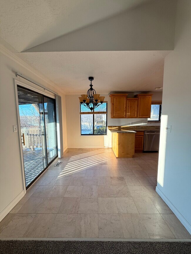 Building Photo - 643 Woodridge Dr