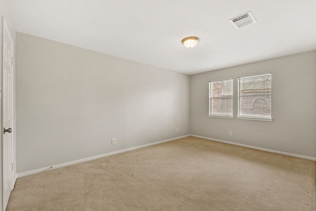 Building Photo - Spacious and Full of Character -  3,000+ S...