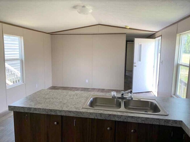 Building Photo - Charming 3BR House in Delco