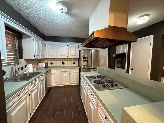 Building Photo - 16002 Havenhurst Dr