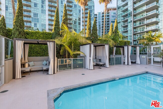 Building Photo - 13650 Marina Pointe Dr
