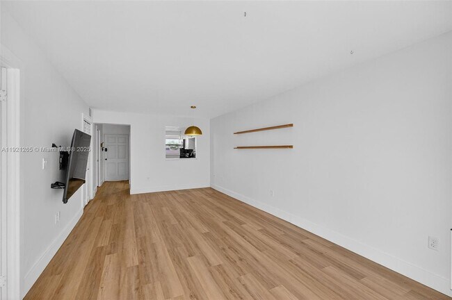 Building Photo - 1331 Lincoln Rd