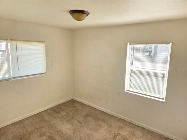 Building Photo - 720 Faber Dr