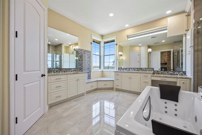 Building Photo - 2624 University Club Dr