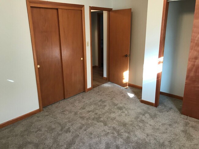 Building Photo - 3 Bed 2 Bath Springfield, MO